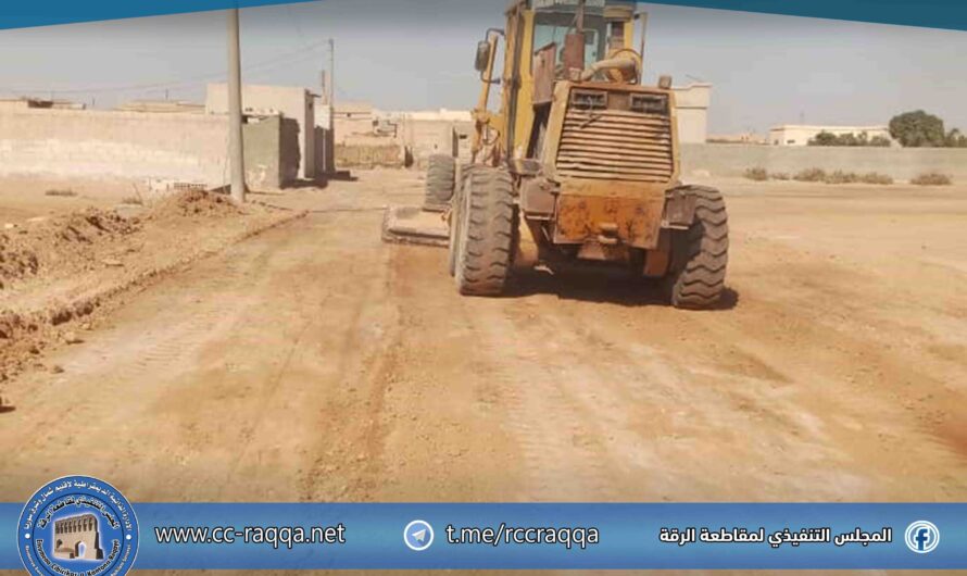 بلدية الرقة تواصل دعم بلدية حزيمة لتنفيذ مشاريع طرق خدمية