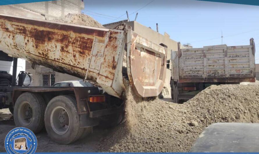 الخدمات الفنية تساند دائرة الأشغال في ترحيل ناتج مجرور بحي الشعيب