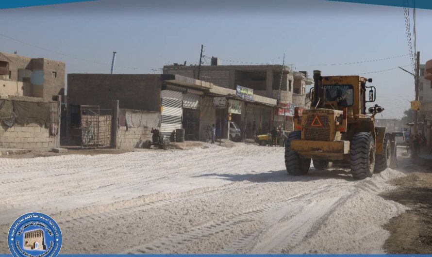 مواصلة أعمال تجهيز الشارع الرئيسي بحي الطيار لتعبيده