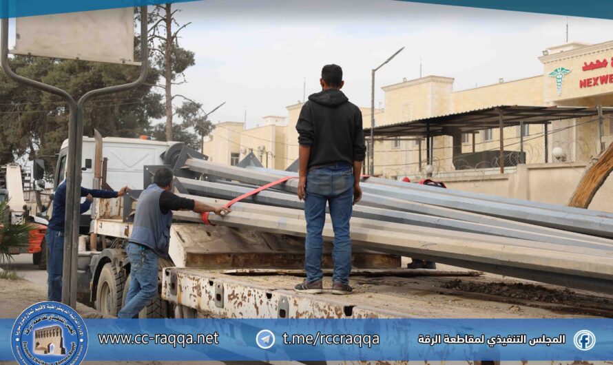 ‏دائرة الإنارة تباشر أعمال تركيب أعمدة الإنارة على طريق حلب